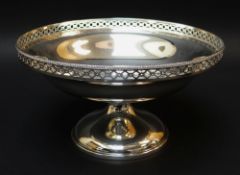 GEORGE V SILVER CIRCULAR PIERCED PEDESTAL BOWL, Birmingham 1923, Mappin & Webb, 9.5 troy.oz