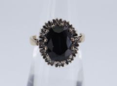 18CT YELLOW GOLD SAPPHIRE & DIAMOND CLUSTER RING, 4.5gms