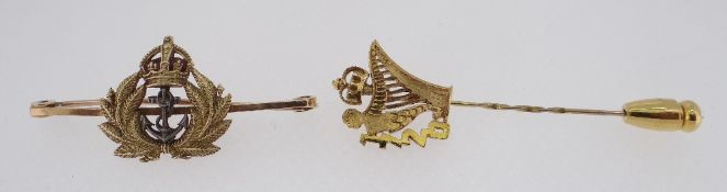15CT GOLD & ENAMEL NAVAL SWEETHEART BROOCH modelled as a fouled anchor flanked with reeds surmounted