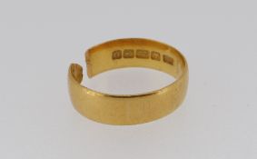 22CT GOLD WEDDING BAND, 5.8gms