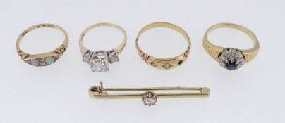 ASSORTED GOLD JEWELLERY TO INCLUDE DIAMOND SET BAR BROOCH, 18CT GOLD OPAL AND DIAMOND RING, 18ct