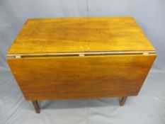 VICTORIAN MAHOGANY TWIN FLAP DINING TABLE, 70cms H, 91.5cms L, 54.5cms W