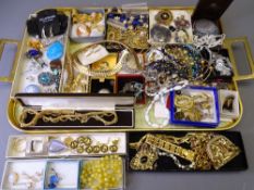 VINTAGE & LATER QUALITY COSTUME JEWELLERY including silver mounted Wedgwood, opal necklace (A/F),