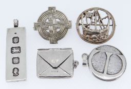 ASSORTED SILVER COLLECTABLES & JEWELLERY comprising a silver stamp case in the form of an