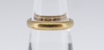 22CT YELLOW GOLD WEDDING BAND, 4.8gms
