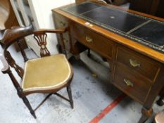 EDWARDIAN MAHOGANY & SATINWOOD CROSSBANDED DESK & CORNER CHAIR, top inlaid with tooled leather