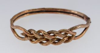 9CT GOLD LADIES BANGLE of interweaving design, 8.1gms