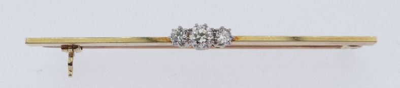 THREE STONE DIAMOND BAR BROOCH in yellow metal setting, diamond weight 0.2ct overall (visual