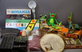 MIXED GROUP OF TOYS, GAMES & HABERDASHERY ETC