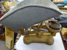 W & T AVIARY LTD GROCER'S SCALES with cast iron weights