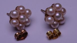 A PAIR OF 18CT GOLD SEVEN PEARL CLUSTER EARRINGS, 2.8grms