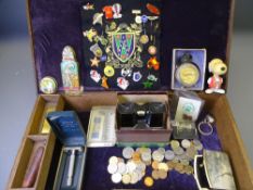 ANTIQUE OAK LIDDED BOX & COLLECTABLE CONTENTS including a boxed Bakelite Viewmaster with a