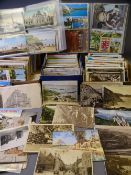 VINTAGE POSTCARDS, a large mainly loose collection of approximately 1000 cards, UK and beyond