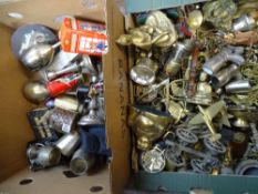 COLLECTABLE ORNAMENTAL BRASSWARE, horse brasses, silver plated ware and other collectable items