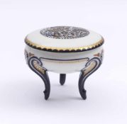 Box with cover and ''Rosari'' Decoration