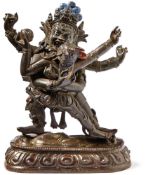 Dharmapala Begtse mit Shakti in Yab-yumTibetAuf Lotossockel im Ausfallschritt auf einem Körper