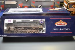 A Bachmann 00 gauge 2-10-0 BR Weathered Loco & Tender, 92044 cat no 32-853 in original box