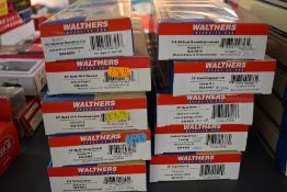 Ten Walthers HO scale Amtrak Carriages including Lounge, Sleeper, Baggage etc, all boxed