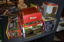 Seven Hornby 00 gauge Skaledale and similar accessories including East Station, East Goods Shed etc,