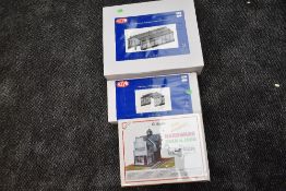 Two Heljan 0 scale accessories, Modern Depot 9500 and Modern Depot Extension 9501 along with a Rusty