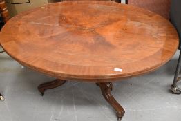 A reproduction Regency coffee table approx. Width 110cm
