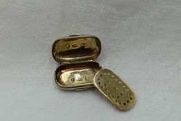 A Georgian silver vinaigrette of plain oval form having a pierced grill, (grill hinge broken),