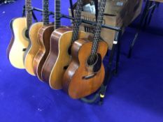 A Hercules multi guitar rack (5 instruments)