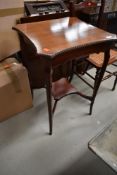 An early 20th Century mahogany hall table/splant stand, having shaped top and undetier, approx.