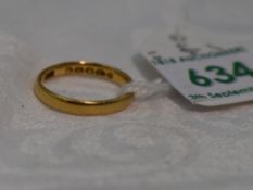 A 22ct gold wedding band, approx 2.9g & size L/M