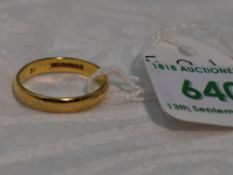 A 22ct gold wedding band, approx 3.4g & size O