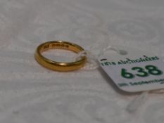 A 22ct gold wedding band, approx 3.9g & size I