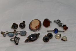 A small selection of white metal jewellery, most stamped 925/silver including cameo brooch, Wedgwood