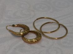 Two pairs of 9ct gold hoop earrings, approx 2.8g
