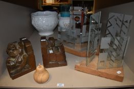 A pair of abstract oak book ends, and two lots of decorative glass and similar.