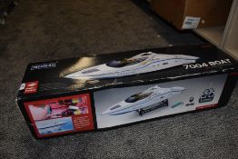 A Shuang Ma Radio Controlled model 7004 Racing Boat, spares only, in original box