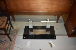 A modern glass coffee table, approx. 120 x 65cm