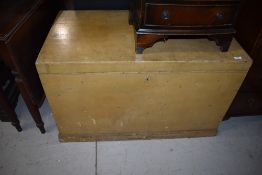 A traditional painted bedding box of large proportions, width approx. 98cm