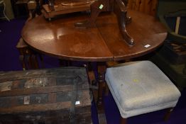 A solid oak extendable dining table on central frame work