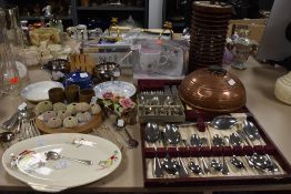 A miscellaneous lot of items including a vintage canteen of cutlery, egg cups, ceramics and more.