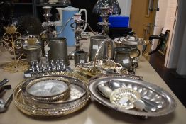 A mix of plated wares, pewter and similar amongst the lot there are candlestick holders, bowls,