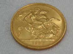 A 1980 Elizabeth II Gold Sovereign in case