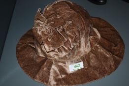 An art deco beige velvet cloche hat with bow detail to side.