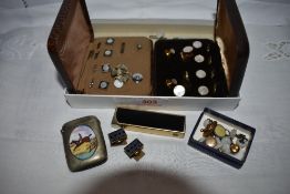 Two cased part sets of gent's collar studs and buttons, base metal vesta with hunting scene, Colibr