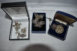 A small selection of white metal jewellery including filligree brooches and pendants