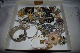 A selection of costume jewellery brooches and bangles including enamelled and diamante