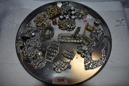 A tray of diamante jewellery including brooches, buckles and a necklace etc