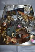 A tray of costume jewellery brooches including feather, enamelled, souvenir etc