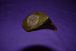 A Horn Mull Desk Snuff Box with copper lid decorated with RFC (Royal Flying Corps) Cap Badge
