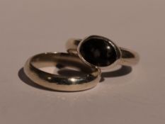 A pair of Artisan made white metal rings including band and obsidian in collared mount, both size J