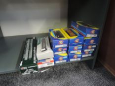 Twelve Athearn, Walthers and LBF Company HO scale wagons and flat cars, al boxed